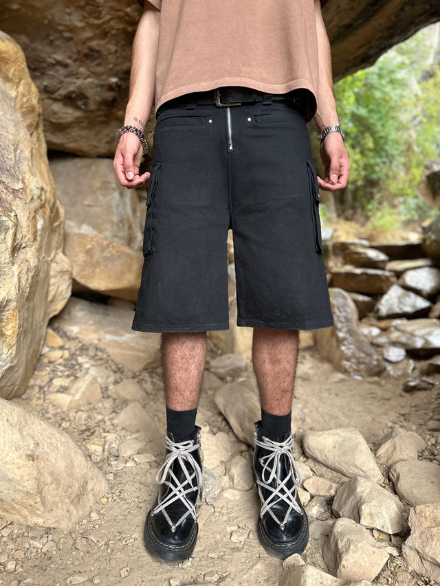 BLACK CARGO SHORTS